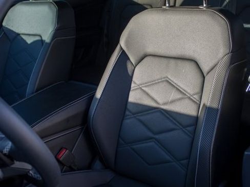 Used 2024 Volkswagen Atlas Cross Sport SE image 16