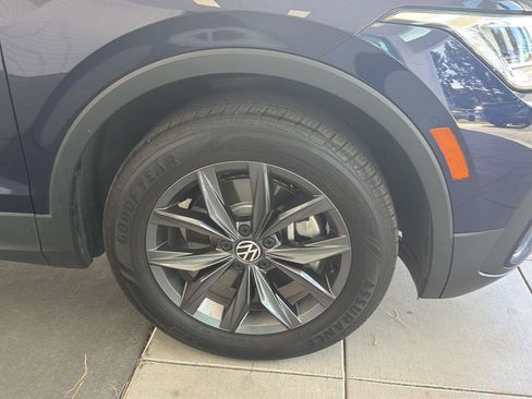 Used 2023 Volkswagen Tiguan SE w/ Panoramic Sunroof Package image 10