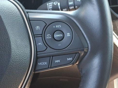 Used 2024 Toyota Corolla Cross XLE FWD image 21