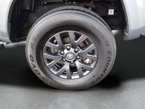 Used 2023 Toyota Tacoma SR5 AWD/4WD image 7