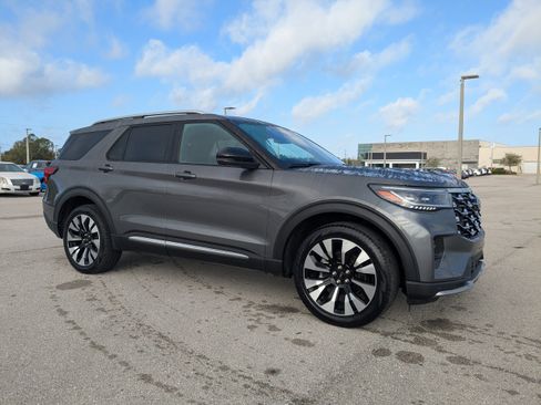 Used 2025 Ford Explorer Platinum w/ LUX Leather Package image 2