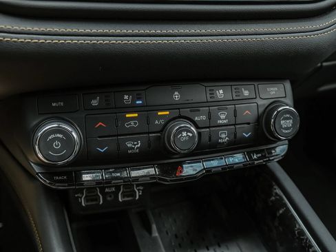 Used 2025 Dodge Durango R/T AWD/4WD image 30