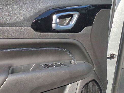 New 2026 Jeep Compass Latitude image 11