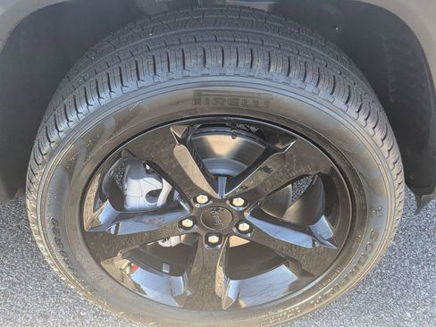 New 2025 Jeep Grand Cherokee Limited w/ Black Appearance Package image 15