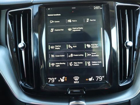 Used 2018 Volvo XC60 T6 Momentum w/ Convenience Package image 24