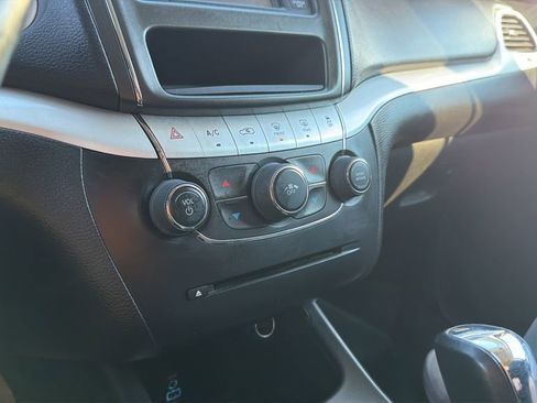 Used 2020 Dodge Journey SE w/ SE Popular Equipment Group image 31