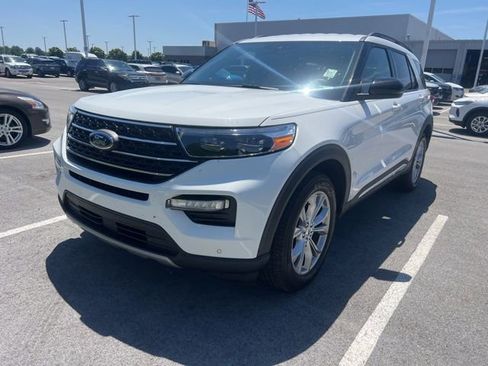 Used 2024 Ford Explorer XLT w/ Equipment Group 202A AWD/4WD image 11