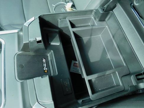 Used 2024 Chevrolet Silverado 2500 LTZ w/ LTZ Convenience Package image 19