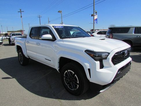Used 2024 Toyota Tacoma TRD Sport RWD image 2
