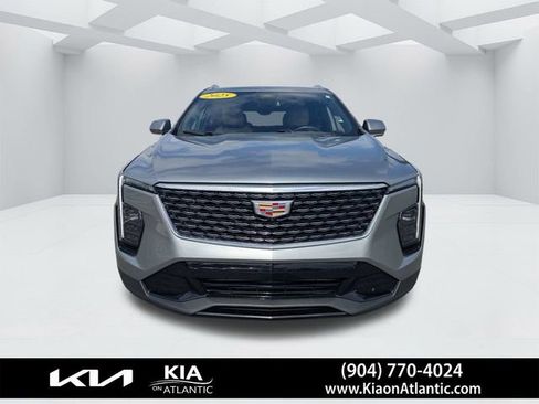 Used 2025 Cadillac XT4 Premium Luxury image 8