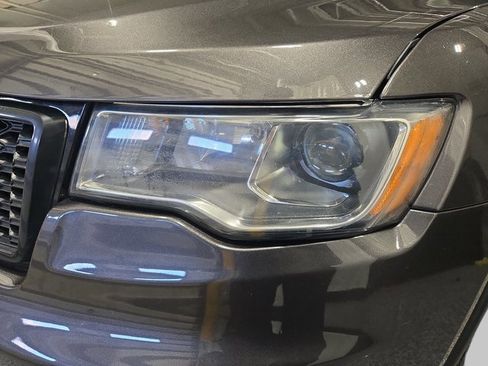 Used 2021 Jeep Grand Cherokee Laredo image 32