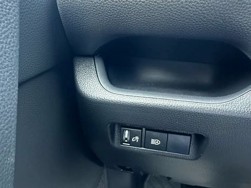 Used 2020 Toyota RAV4 LE AWD/4WD image 13