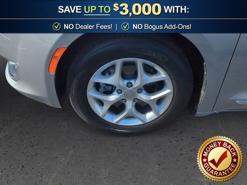 Used 2020 Chrysler Pacifica Limited image 13