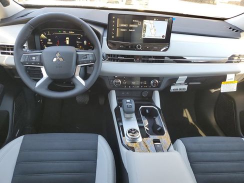New 2026 Mitsubishi Outlander SE FWD image 6