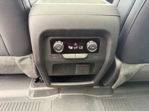 New 2026 Chevrolet Traverse Z71 w/ Enhanced Driving Package AWD/4WD image 12