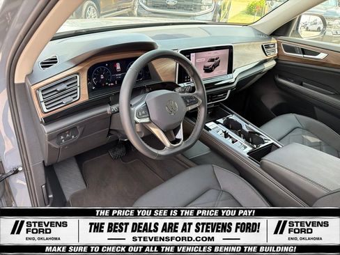 Used 2025 Volkswagen Atlas SE AWD/4WD image 16