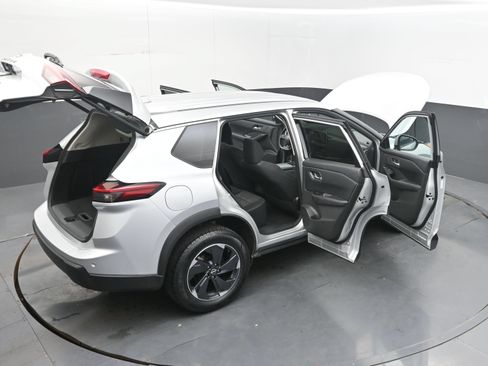 Used 2025 Nissan Rogue SV AWD/4WD image 45