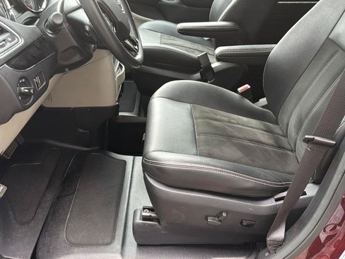 Used 2019 Dodge Grand Caravan SXT FWD image 31