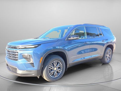 New 2026 Chevrolet Traverse LT w/ Driver Confidence Package FWD image 2