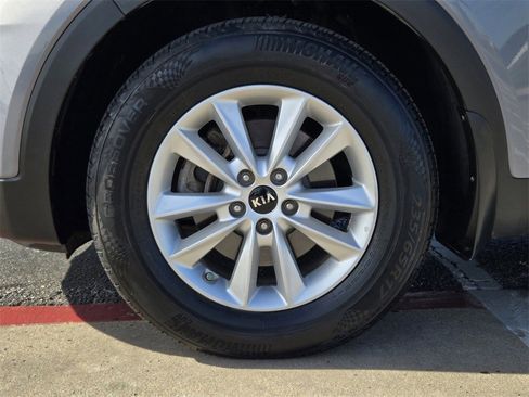 Used 2020 Kia Sorento L image 10