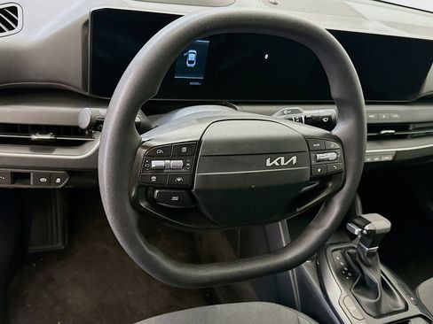 Used 2025 Kia K4 LXS image 18