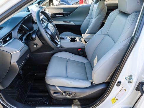 Used 2024 Toyota Venza Limited image 10