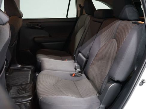 Certified 2024 Toyota Highlander LE image 29