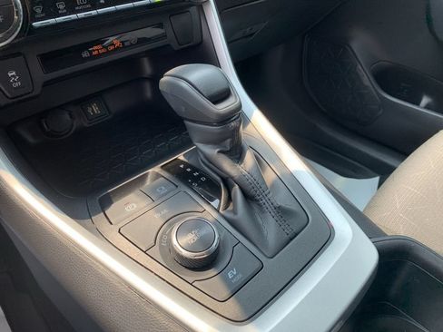 Used 2025 Toyota RAV4 XLE AWD/4WD image 25