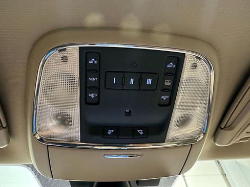 Used 2013 Chrysler 300 C w/ Light Group image 43