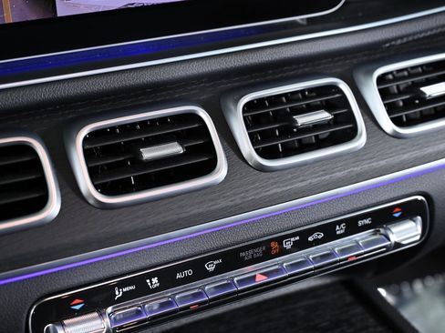 Used 2023 Mercedes-Benz GLS 450 4MATIC image 19