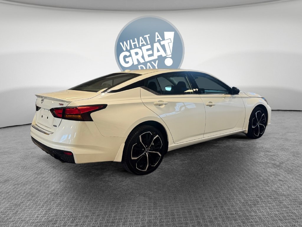 Used 2023 Nissan Altima 2.5 SR w/ SR Premium Package AWD/4WD image 3