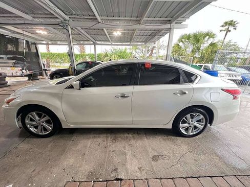 Used 2015 Nissan Altima 2.5 SV FWD image 5