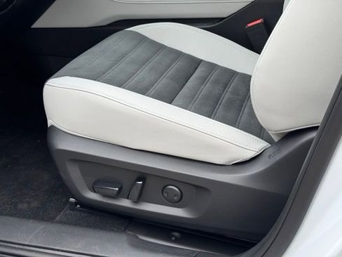 New 2025 Mitsubishi Outlander SE FWD image 19
