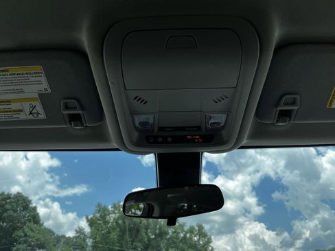 Used 2021 Chevrolet Equinox LT image 39