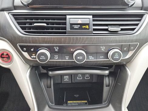 Used 2022 Honda Accord Touring image 10