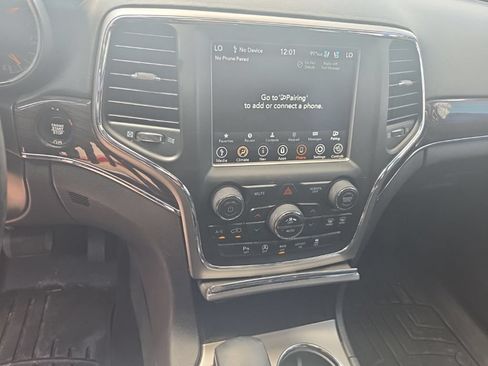 Used 2018 Jeep Grand Cherokee Overland RWD image 16