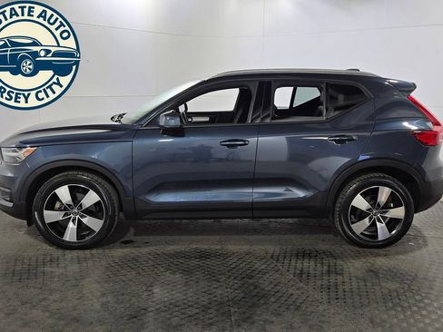 Used 2022 Volvo XC40 T5 Momentum w/ Premium Package AWD/4WD image 4