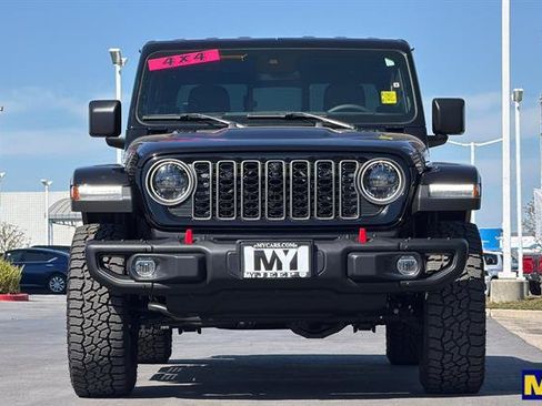 Used 2025 Jeep Gladiator Rubicon AWD/4WD image 9