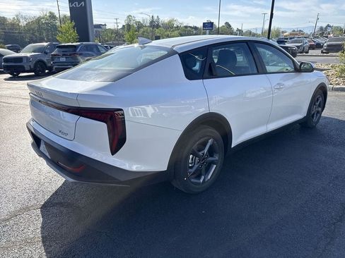 New 2026 Kia K4 LXS FWD image 4
