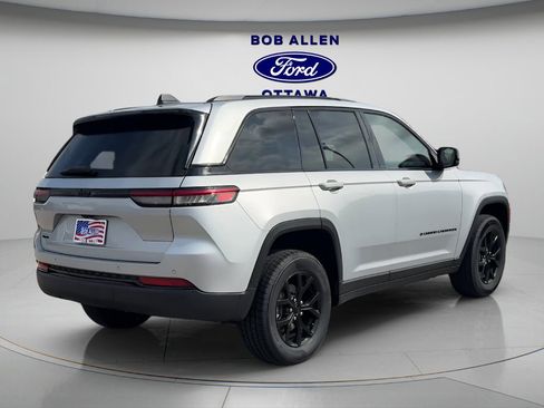 Used 2025 Jeep Grand Cherokee Altitude image 5