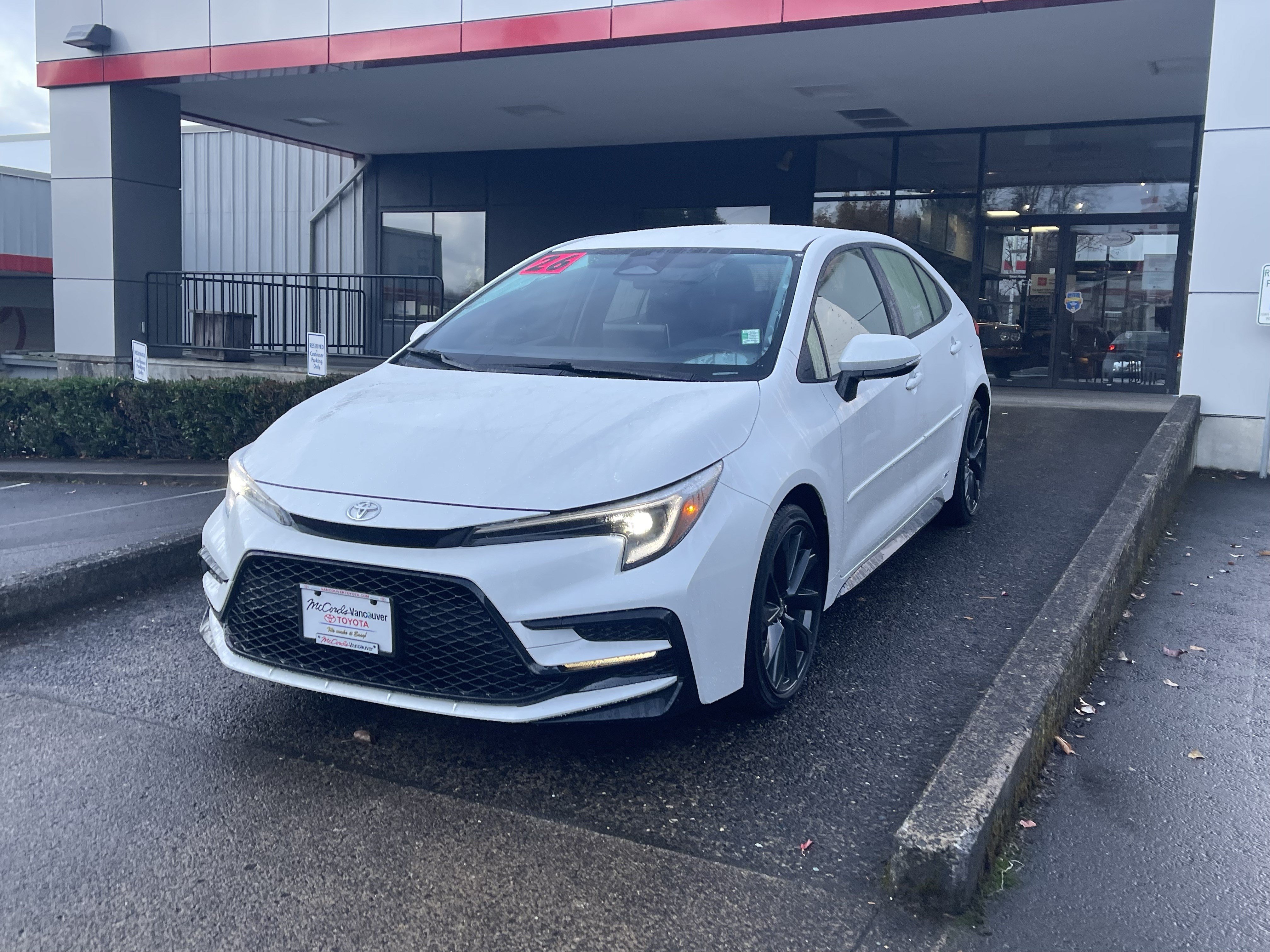 Used 2026 Toyota Corolla SE w/ SE Premium Package AWD/4WD image 3