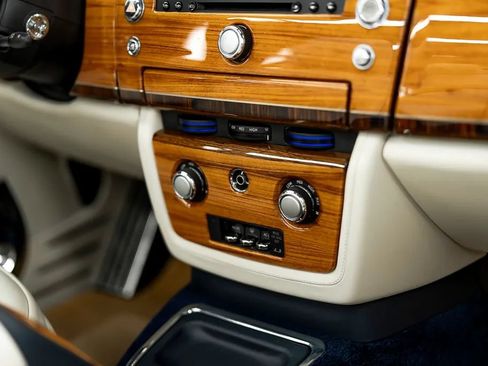 Used 2010 Rolls-Royce Phantom Drophead Coupe RWD image 19