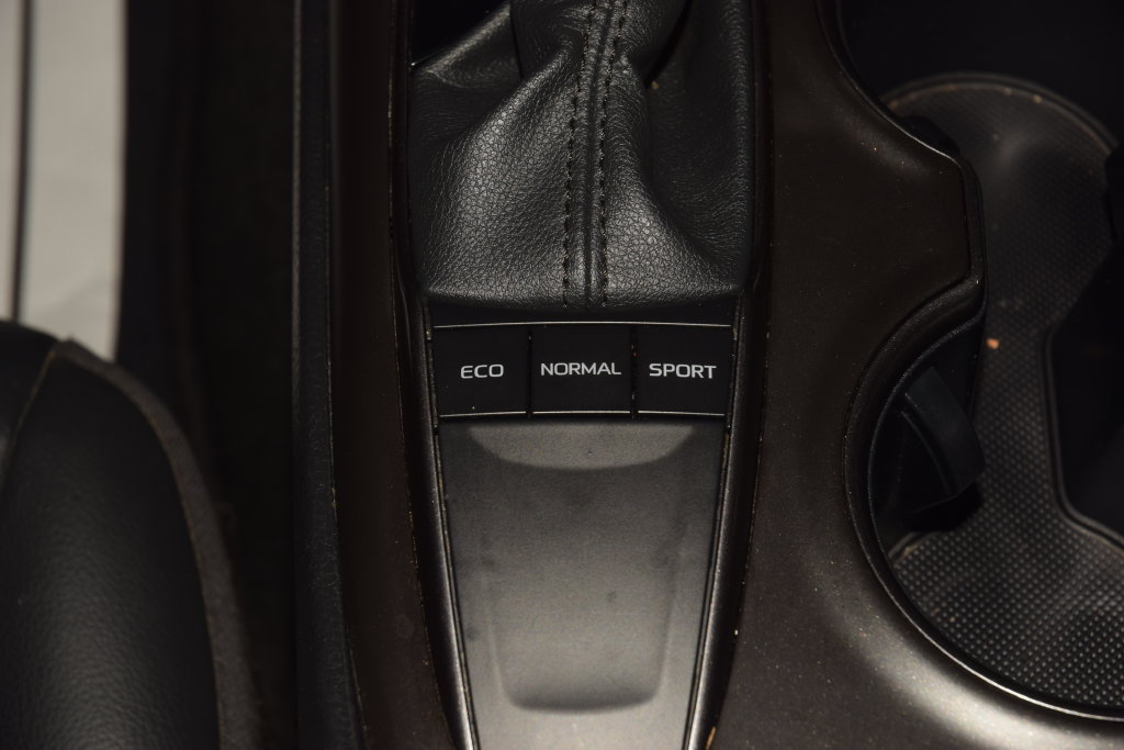 Used 2023 Toyota Camry SE w/ Cold Weather Package FWD image 31