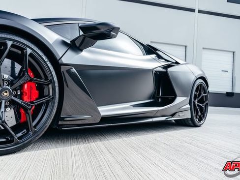 Used 2025 Lamborghini Revuelto image 38