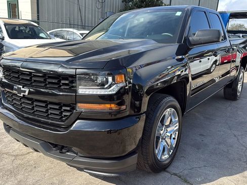 Used 2017 Chevrolet Silverado 1500 Custom w/ Custom Convenience Package image 3