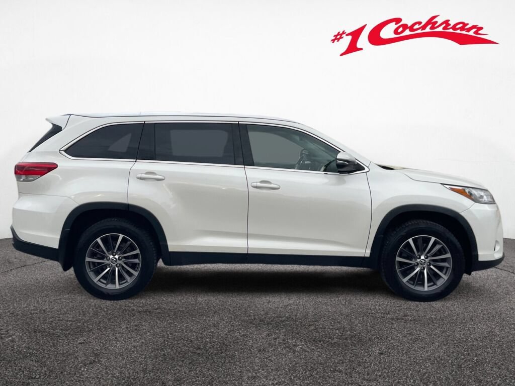 Used 2019 Toyota Highlander XLE AWD/4WD image 32