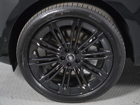 New 2025 Land Rover Range Rover SE image 9