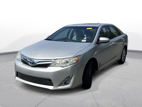 Used 2013 Toyota Camry XLE w/ Leather Pkg FWD image 2
