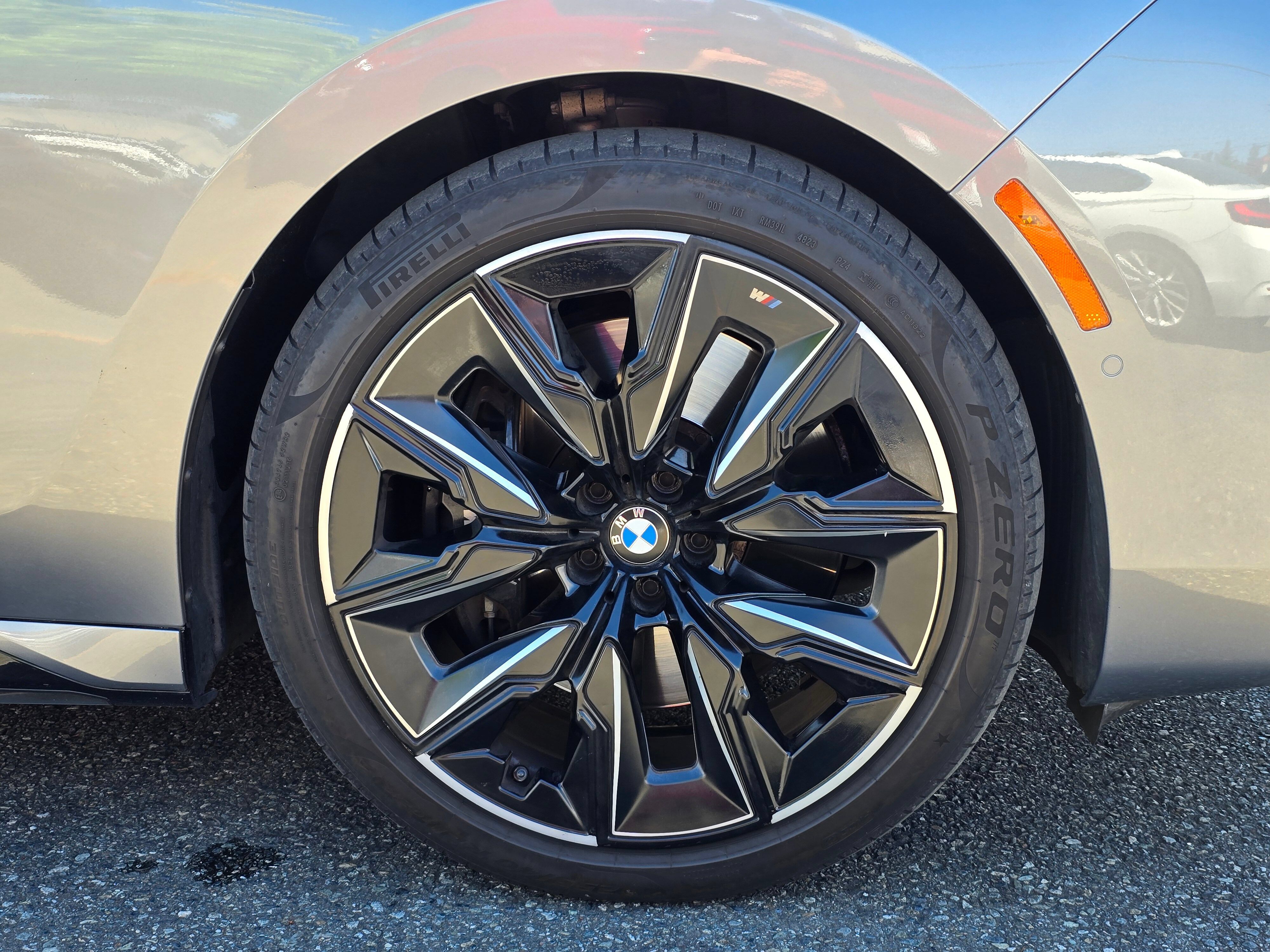 Used 2023 BMW 740i w/ Parking Assistance Package RWD image 9
