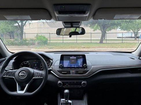 Used 2025 Nissan Altima 2.5 SV image 33